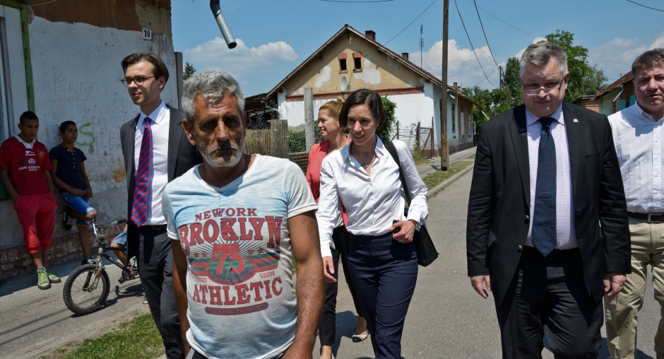 Michael Georg Link, ODIHR Director, and Mirjam Karoly, Senior Adviser on Roma and Sinti Issues, are led through the “Numbered Streets” neighbourhood by local Roma activists during the field assessment visit to Miskolc, Hungary, on 1 July 2015. Copyright OSCE-ODIHR.