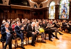 Von links: Generalkonsul der Bundesrepublik Deutschland in Krakau, Dr. Michael Groß, Michael Roth, Staatsminister für Europa im Auswärtigen Amt, Dr. Laurids Hölscher, Generalkonsul a.D., Lee-Elisabeth Hölscher-Langner, Romani Rose, Oberbürgermeister Prof. Dr. Würzner © Dokumentationszentrum/Susanne Lencinas