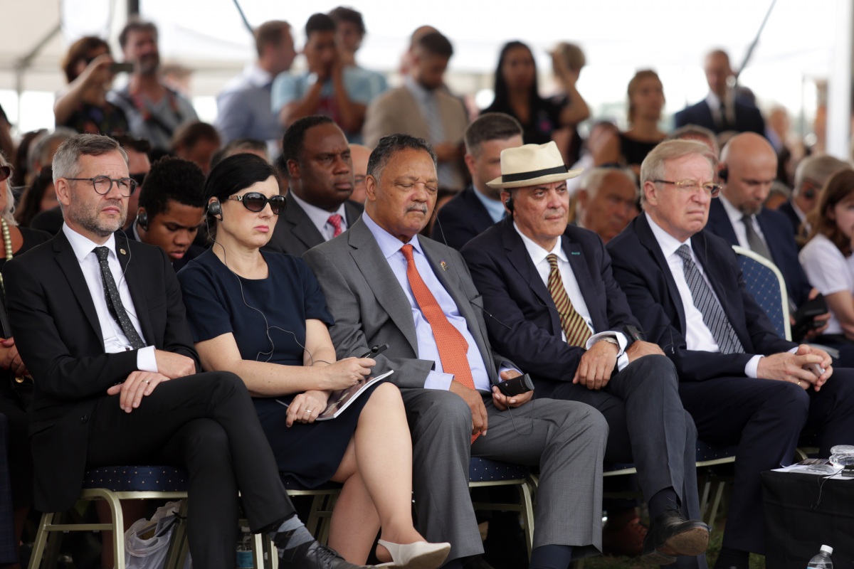 Teilnehmer der zentralen Gedenkfeier am 2. August 2019 in Auschwitz-Birkenau  © Dokumentations- und Kulturzentrum Deutscher Sinti und Roma / Jarek Praszkiewicz