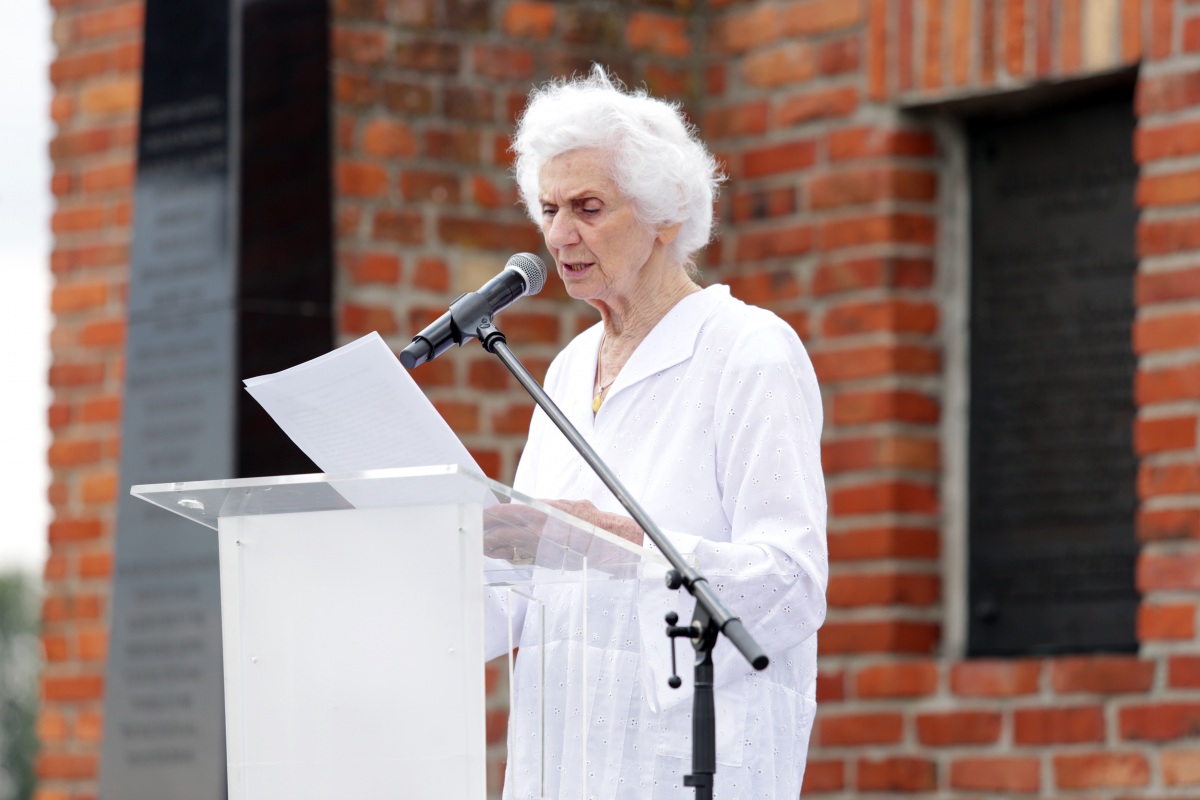 Die Auschwitzüberlebende Eva Fahidi-Pusztai bei der zentralen Gedenkfeier am 2. August 2019 in Auschwitz-Birkenau  © Dokumentations- und Kulturzentrum Deutscher Sinti und Roma / Jarek Praszkiewicz