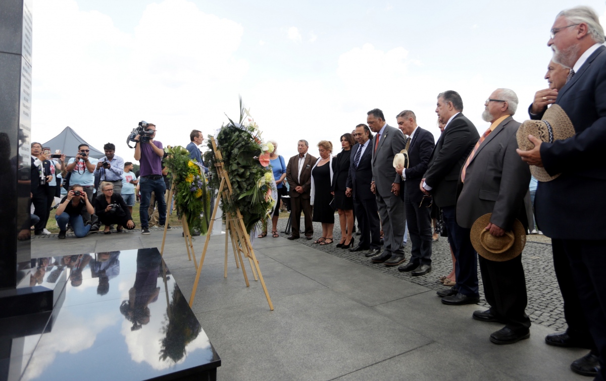 Kranzniederlegung bei der zentralen Gedenkveranstaltung am 2. August 2019 in Auschwitz-Birkenau i © Dokumentations- und Kulturzentrum Deutscher Sinti und Roma / Jarek Praszkiewicz