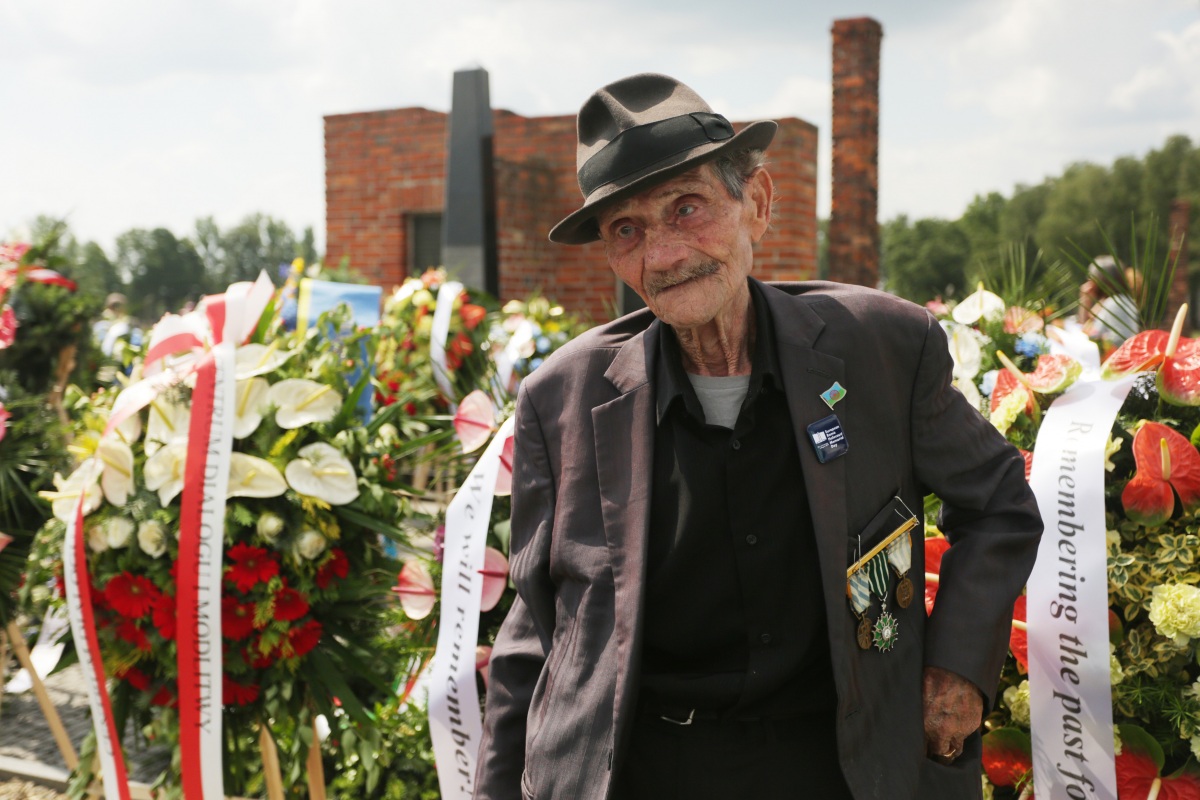 Der Holocaustüberlebende Raymond Gureme bei der zentralen Gedenkfeier am 2. August 2019 in Auschwitz-Birkenau  © Dokumentations- und Kulturzentrum Deutscher Sinti und Roma / Jarek Praszkiewicz