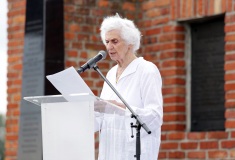 Die Auschwitzüberlebende Eva Fahidi-Pusztai bei der zentralen Gedenkfeier am 2. August 2019 in Auschwitz-Birkenau  © Dokumentations- und Kulturzentrum Deutscher Sinti und Roma / Jarek Praszkiewicz