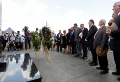 Kranzniederlegung bei der zentralen Gedenkveranstaltung am 2. August 2019 in Auschwitz-Birkenau i © Dokumentations- und Kulturzentrum Deutscher Sinti und Roma / Jarek Praszkiewicz