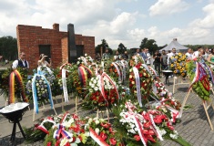 Kranzniederlegung bei der zentralen Gedenkfeier am 2. August 2019 in Auschwitz-Birkenau  © Dokumentations- und Kulturzentrum Deutscher Sinti und Roma / Jarek Praszkiewicz