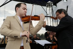 Musiker der Sinti und Roma Philharmoniker bei der zentralen Gedenkfeier am 2. August 2019 in Auschwitz-Birkenau  © Dokumentations- und Kulturzentrum Deutscher Sinti und Roma / Jarek Praszkiewicz