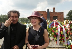 Riccardo M Sahiti, Leiter der Sinti und Roma Philharmoniker bei der zentralen Gedenkfeier am 2. August 2019 in Auschwitz-Birkenau  © Dokumentations- und Kulturzentrum Deutscher Sinti und Roma / Jarek Praszkiewicz