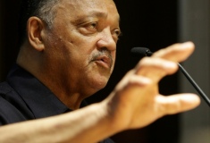 Jesse Jackson spricht bei der internationalen Fachkonferenz  "Is Auschwitz only sleeping?" an der Jagiellonian Universität in Krakau  am 1. August 2019  © Dokumentations- und Kulturzentrum Deutscher Sinti und Roma / Jarek Praszkiewicz