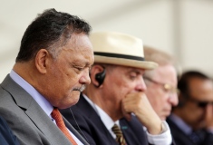 Jesse Jackson und Romani Rose  bei der zentralen Gedenkveranstaltung am 2. August 2019 in Auschwitz-Birkenau © Dokumentations- und Kulturzentrum Deutscher Sinti und Roma / Jarek Praszkiewicz