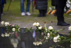 Berlin, 27.01.2023: Gedenkveranstaltung zum Internationalen Holocaust-Gedenktag am Denkmal für die im Nationalsozialismus ermordeten Sinti und Roma Europas. Foto: © Jens Jeske