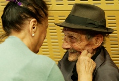 Die Holocaustüberlebenden Rita Prigmore und Raymond Gureme, Zweiter Tag der internationalen Fachkonferenz „Is Auschwitz only sleeping?“ im Auditorium Maximum der Jagiellonian Universität Krakau, 1. August 2019 © Dokumentations- und Kulturzentrum Deutscher Sinti und Roma / Jarek Praszkiewicz