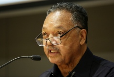 Ansprache des Bürgerrechtlers Rev. Jesse Jackson. Zweiter Tag der internationalen Fachkonferenz „Is Auschwitz only sleeping?“ im Auditorium Maximum der Jagiellonian Universität Krakau, 1. August 2019 © Dokumentations- und Kulturzentrum Deutscher Sinti und Roma / Jarek Praszkiewicz