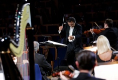 Die Roma und Sinti Philharmoniker unter der musikalischen Leitung von Riccardo M Sahiti in Krakau am 1. August 2019 © Dokumentations- und Kulturzentrum Deutscher Sinti und Roma / Jarek Praszkiewicz