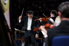 Die Roma und Sinti Philharmoniker unter der musikalischen Leitung von Riccardo M Sahiti in Krakau am 1. August 2019 © Dokumentations- und Kulturzentrum Deutscher Sinti und Roma / Jarek Praszkiewicz
