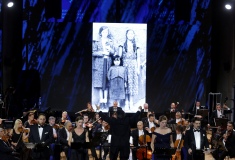 Die Roma und Sinti Philharmoniker unter der musikalischen Leitung von Riccardo M Sahiti in Krakau am 1. August 2019 © Dokumentations- und Kulturzentrum Deutscher Sinti und Roma / Jarek Praszkiewicz