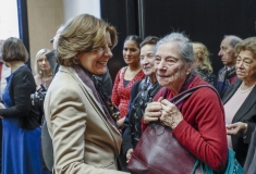 Malu Dreyer, Ministerpräsidentin von Rheinland-Pfalz im Gespräch mit Überlebenden © Zensen / Zentralrat Deutscher Sinti und Roma