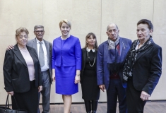 Bundesministerin Dr. Giffey  mit dem Vorsitzenden des Landesverbandes Schleswig-Holstein Matthäus Weiß, dem Vorstandsmitglied Ilona Lagrene und Überlebenden des NS-Völkermords an den Sinti und Roma © Zensen / Zentralrat Deutscher Sinti und Roma