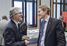 Oberkirchenrat Dr. Detlef Rückert, Juristischer Referent beim Bevollmächtigten des Rates der EKD im Gespräch mit Bundesratspräsident Daniel Günther, Bundesrat 14.12.2018  © Zensen / Zentralrat Deutscher Sinti und Roma