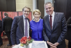 Bundesratspräsident Günther, Bundesministerin Dr. Giffey, Florian Scheurle, Präsident des Bundesamtes für zentrale Dienste und offene Vermögensfragen (BADV)   © Zensen / Zentralrat Deutscher Sinti und Roma