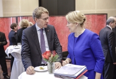 Bundesratspräsident Günther und Bundesministerin Dr. Giffey  © Zensen / Zentralrat Deutscher Sinti und Roma