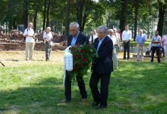 2012_Krematorium v_Kranzniederlegung